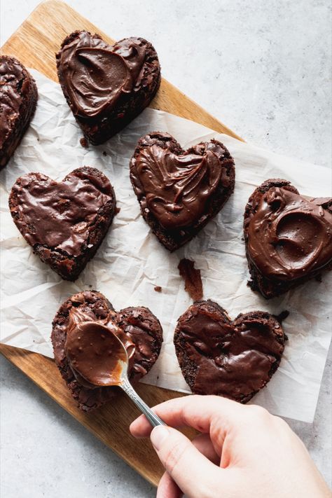 Chocolate Dipped Brownie Hearts, Brownie Hearts Valentines Day, Heart Brownies Aesthetic, Heart Desserts Aesthetic, Food Heart Shape, Heart Brownies Valentines Day, Heart Shaped Sweets, Heart Shape Brownies, Bake For Boyfriend