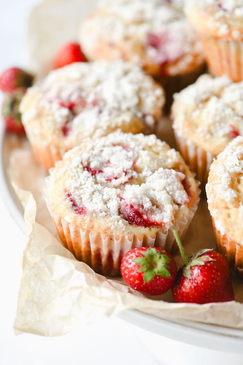 Delicious strawberry muffins with a secret ingredient! Learn how yogurt makes these muffins light, fluffy, and tender. Strawberry Puree Muffins, Strawberry Coconut Muffins, Strawberry Muffin Recipes, Strawberry Salsa, Yogurt Muffins, Strawberry Muffins, Breakfast Burger, Filled Muffins, Breakfast Quiche