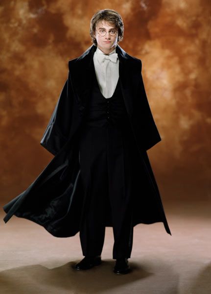 Harry Potter Dress Robes, Yule Ball Outfits, Harry Potter Yule Ball, Harry Potter Goblet, Harry Potter Dress, Harry Potter Wiki, Cumpleaños Harry Potter, The Goblet Of Fire, Harry Potter Wedding