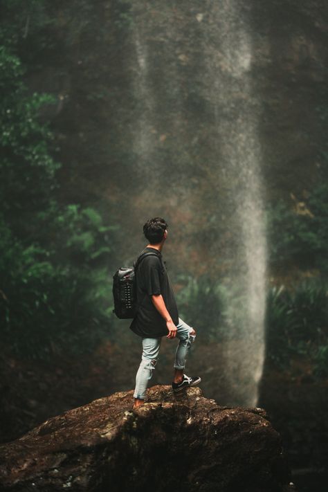 Waterfall Photoshoot Ideas Men, Hill Station Photography Ideas For Men, Posing Ideas Men, Photo Poses Men, Travel Dp, Man Back View, Boy Video, Boys Photography, Travel Pose