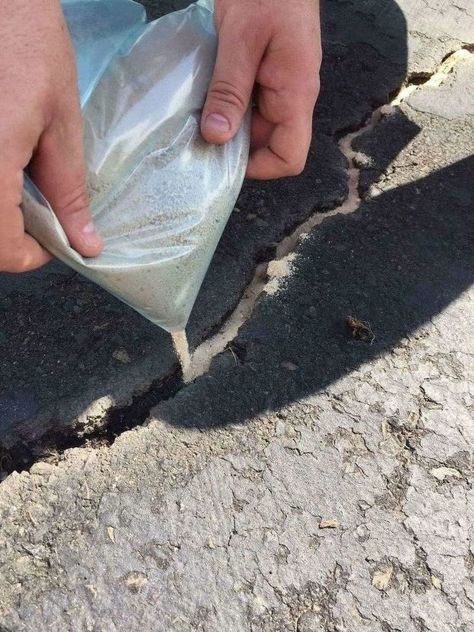 Driveway Cracks, Repair Concrete Driveway, Repair Cracked Concrete, Concrete Repair Products, Diy Driveway, Driveway Repair, Easy Home Improvement Projects, Asphalt Driveway, Easy Home Improvement