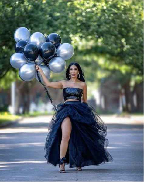 50th Photo Shoot Ideas, 50 Birthday Photo Shoot Ideas, 50th Birthday Photoshoot, Mom Photoshoot, Maxi Tulle Skirt, 30th Birthday Outfit, 40th Bday Ideas, Birthday Pic, Bday Shoot