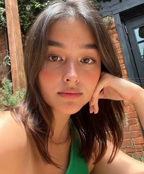 Selfie Girlie, Liza Soberano Instagram, Filipina Woman, Soft Makeup Looks, Liza Soberano, Face Makeup Tutorial, Bare Face, Selfie Ideas Instagram, Natural Makeup Looks