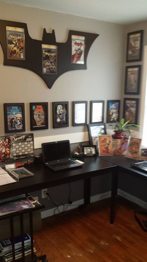 Batman Office Ideas, Batcave Office, Comic Book Display Ideas, Comic Room Ideas, Batman Office, Comic Book Organization, Geeky Office, New 52 Batman, Comic Book Rooms