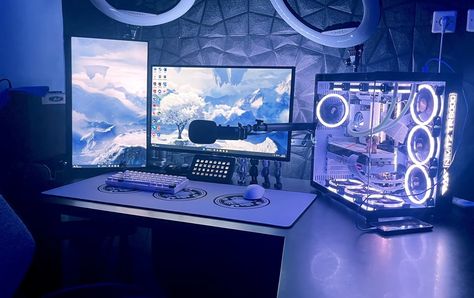 Dual Monitor Pc Setup, Best Pc Setup, Small Room Setup, Gaming Computer Room, Games Room Inspiration, Dream Setup, Small Game Rooms, Gaming Desk Setup, Best Gaming Setup