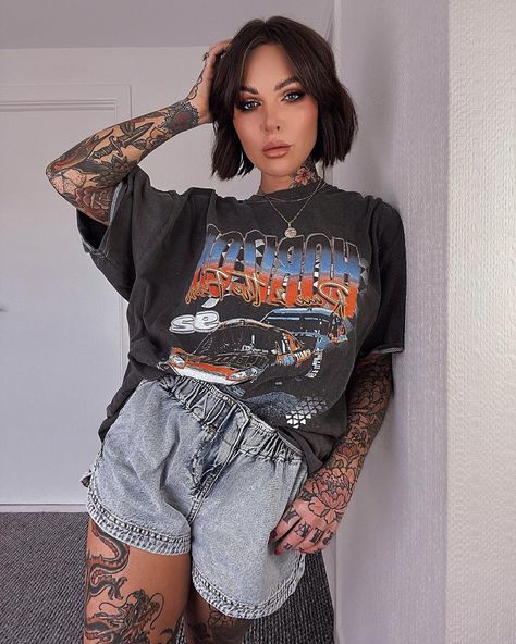 Grunge Looks, New Wardrobe, Overall Shorts, Lookbook, Overalls, Instagram Profile, Fashion Inspo, Womens Shorts, Wardrobe