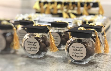 Graduation favors, cap jar, Dragees, truffles, graduation cap, customized jar, papillon chocolate Graduation Souvenirs Ideas, Graduation Giveaways, Gifts For Party Guests, Doctor Graduation Party, Graduation Chocolate, Graduation Souvenirs, Graduation Cake Designs, Grad Party Theme, Grad Party Favors