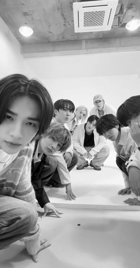 Kpop Wallpaper Black And White, Skz Group Wallpaper, Skzoo Wallpapers Ot8 Cute, Straykids Wallpaper Ot8, Skz Wallpaper Aesthetic Ot8, Stray Kids Ot8 Wallpaper, Skz Ot8 Wallpaper, Cute Skz Wallpaper, Skz Lockscreen