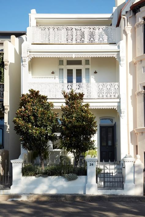 Victorian Terrace House Interior, White Terrace, Terrace House Interior, Elegant Houses, Mediterranean Terrace, Terrace House Exterior, Terrace Home, Belle Magazine, Tour Photography