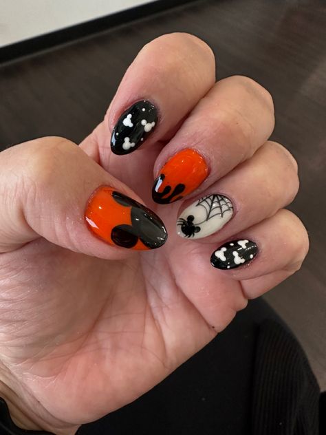 Nails For Disneyland Halloween, Disney Halloween Nail Stickers, Disney World Nails Halloween, Mickeys Not So Scary Halloween Nails, Simple Halloween Disney Nails, Mickey Mouse Inspired Nails, Minnie Halloween Nails, Disney Pumpkin Nails, Short Disney Halloween Nails