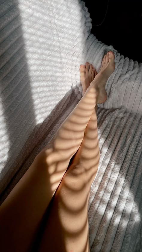 Healthy Knees Aesthetic, Legs Aesthetic, Clear Legs, Moroccan Hammam, Summer Legs, Shadow Illustration, Soft Legs, Ariana Grande Music Videos, Tan Legs