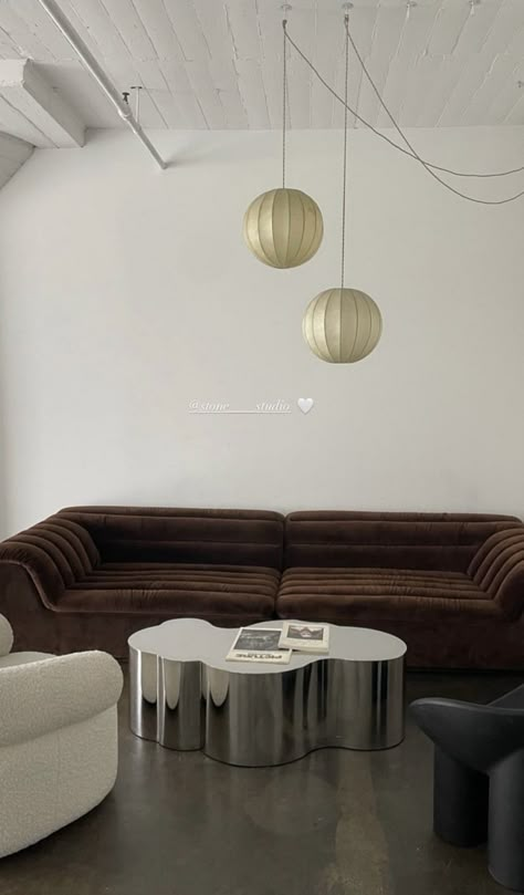 Float Sofa, Low Coffee Table, Apartment Decor Inspiration, Studio Decor, Apartment Inspiration, Living Room Inspo, Interior Inspo, 인테리어 디자인, Modern Interior Design