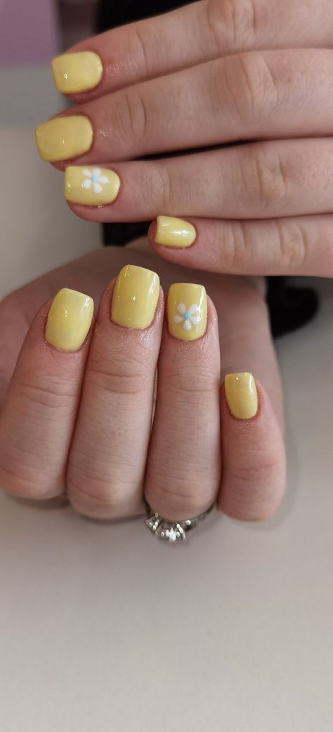 38 Easy Spring Nail Designs | Summer Nails 2023 more in telegram Yellow Nails With Daisy Design, Yellow Gel Nails Short With Design, Summer Nails 2023 Yellow, Yellow Sun Nails, Short Yellow Nails Design, Yellow Nails With Daisy, Spring Yellow Nails, Yellow Nails With Flowers, Yellow Daisy Nails