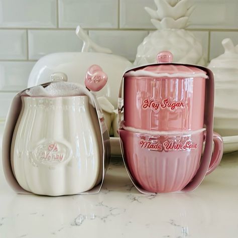 Target Bulleye’s Ceramic Honey Pot, Sugar And Creamer Set. Celebrate The Season Of Love With This Adorable Set. Set Comes In A Beautiful Iridescent Coating. Honeypot Features A Ceramic Heart & Wood Stir Stick, And Sugar Bowl Includes A Matching Lid. Approximately Measurements: Honey Pot 5” Tall; Stacked Set 6”. Excellent Condition. Brand New With Tag Barbie Trailer, Ceramic Honey Pot, Honey Container, Stacking Cups, Crockery Design, Sugar And Creamer Set, Sugar Container, Season Of Love, Heart Wood