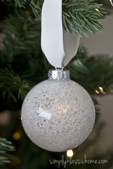 Yellow Bliss Road: Ten Handmade Ornaments in Under An Hour Epsom Salt Ornaments Diy, Snow Ornaments Diy, Clear Ball Ornament Ideas, Snowball Ornament, Epson Salt, Clear Glass Ornaments, Christmas Ball Ornaments, Clear Ornaments, Easy Handmade