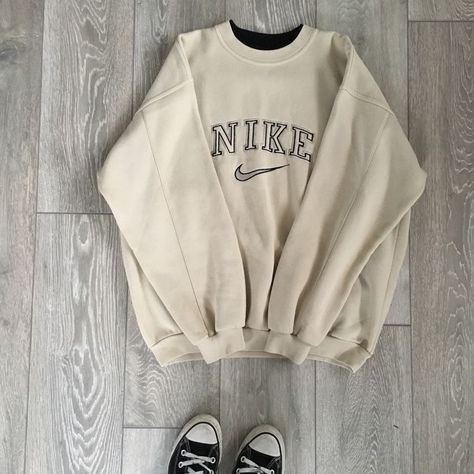 Vintage Nike Sweater, Outfit Nike, Vintage Nike Sweatshirt, Cute Nike Outfits, Outfit Vintage, Nike Pullover, Nike Sweatshirt, Nike Vintage, Nike Sweater