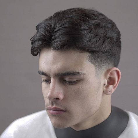 Tapered Middle Part Men, Taper Fade Middle Part, Rustic Architecture, Haircut Selfie, Photo Hijab, Mens Haircuts Short Hair, Middle Part Hairstyles, Mens Hair Colour, Wavy Hair Men