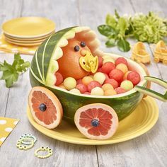 Baby Carriage - Watermelon Board Baby Fruit Tray, Baby Shower Fruit Tray Ideas, Baby Shower Fruit Ideas, Watermelon Baby Shower Ideas, Fruit Carriage, Fruit Baby Carriage, Fruit Bowl Recipe, Baby Shower Fruit Tray, Watermelon Baby Carriage