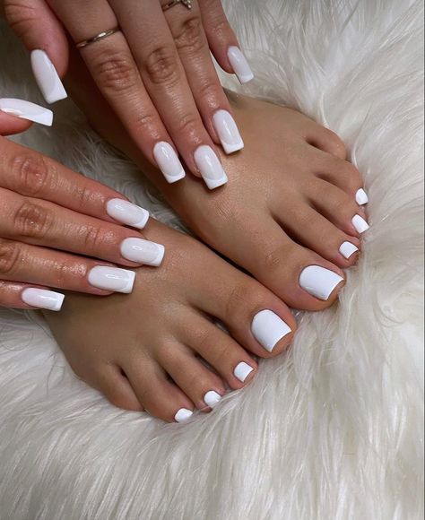 Toe Nails White Design, White Foot Nail, White Toe Nails Acrylic, Nut White Toes, White Nails With Designs 2024, Nails Hands And Toes, Nails Foot Design, Milk White Toes, Hands And Feet Nails