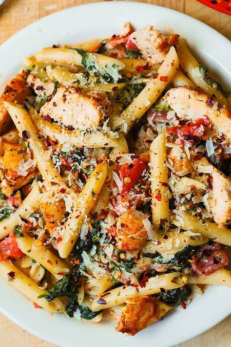 Chicken and Bacon Pasta with Spinach and Tomatoes in Garlic Cream Sauce - Julia's Album Pasta Recipes No Cheese, Pasta With Spinach And Tomatoes, Chicken And Bacon Pasta, Popular Pasta Recipes, Chicken Bacon Pasta, Risotto Alla Milanese, Pasta With Spinach, Pasta With Chicken, Resep Pasta