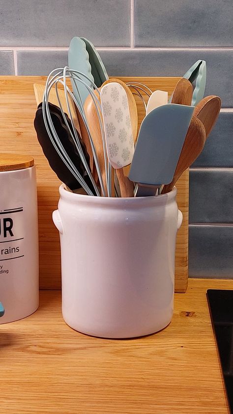 Ikea Fallenhet vase to store kitchen utensils Matching Kitchen Utensils, Fallenhet Ikea, Turquoise Kitchen, Ikea Kitchen, Dream House Decor, Home N Decor, Knife Block, Cooking Utensils, Kitchen Utensils