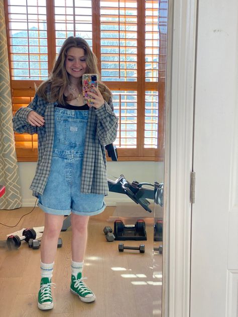 Overall With Flannel Outfit, Overalls Flannel Outfit, Green Overall Shorts Outfit, Overalls With Flannel, Overall Shorts Outfit Plus Size, Overall Shorts Outfit, Shortalls Outfit, Green Converse, Green Flannel