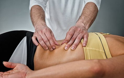 Great tips from Runner's World about what to know before going in for a sports massage! Myofascial Release Massage, Myofascial Pain Syndrome, Physiotherapy Clinic, Myofascial Release, Sports Massage, Sciatica Pain, Massage Benefits, Sports Injury, Shoulder Pain