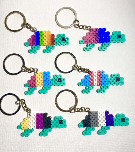 Pride Gifts Diy, Gay Perler Bead Patterns, Cute Fuse Beads, Perler Keychain Ideas, Pride Perler Bead Patterns, Pride Perler Beads, Diy Pride Crafts, Pride Crafts, Melted Beads