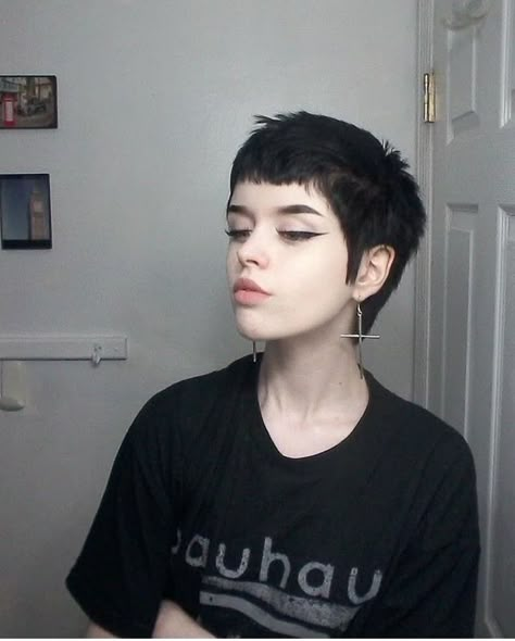 Punk Pixie Cut, Black Pixie Cut, Short Punk Hair, Tan Skin Blonde Hair, Short Black Hair, Gothic Hairstyles, Goth Hair, Short Hair Pixie, Short Hair Pixie Cuts