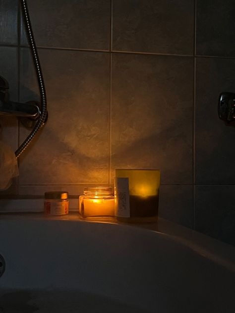 Bath With Candles Aesthetic, Bath Candles Aesthetic, Candle Lit Bathroom, Bath With Candles, Bath Romantic, Cave Spa, Salt Cave Spa, Bath Candle, Candlelit Bath