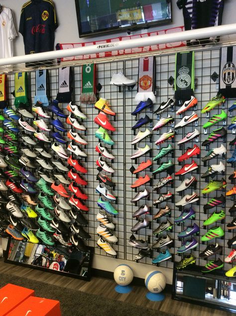 Glorious Shoe wall of the most recent soccer cleats and shoes. Football Gear Storage, Tali Leher Lelaki, Soccer Aesthetic, Shoe Store Design, Sports Storage, Shoe Stand, Women Soccer, Soccer Store, Boys Bedroom Makeover