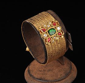 Wedding Ornaments, Designer Bangles, Indian Bangles, Beautiful Baubles, Bangles Gold, Antique Pins, Antique Jewellery Designs, Bridal Fashion Jewelry, Antique Gold Jewelry