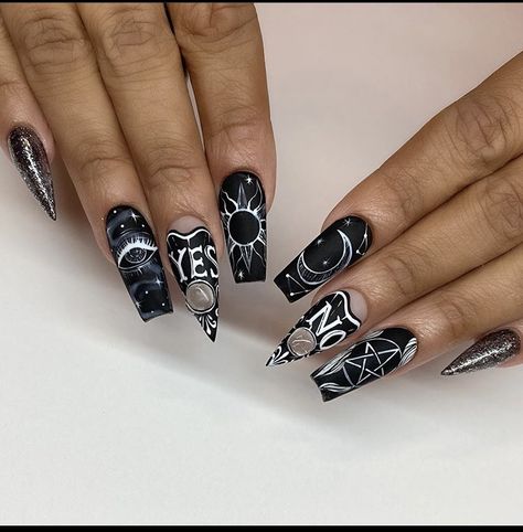 Esoteric Nail Art, Quija Board Nails, Black Witchy Nail Designs, Occult Nail Art, Oujia Board Nails, Tarot Card Nail Art, Ouji Board Nails, Nail Ideas Gothic, Witchy Acrylic Nail