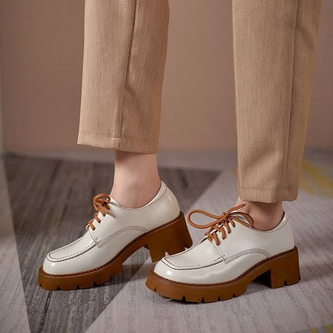 Trendy Casual Shoes Women, Professional Shoes Women, Ginger Outfits, Oxford Shoes Outfit Women's, White Oxford Shoes, Classic Shoes Women, Womens Oxfords Shoes, Women Oxfords, Oxford Shoes Heels