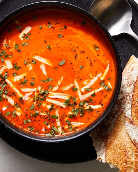 roasted red pepper soup with gouda cheese Red Pepper Gouda Soup, Gouda Soup, Red Pepper Soup Recipe, Gouda Recipe, Creamy Spinach Soup, Making Lasagna, Chicken Coconut Soup, Pepper Soup Recipe, Vegan Tortilla Soup