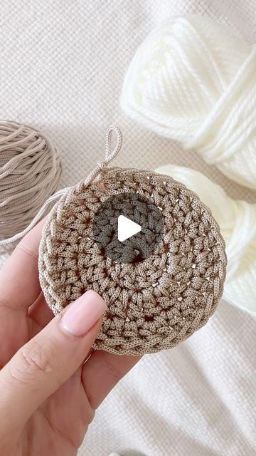 Crochet A Circle, Basket Tutorial, Mini Basket, Large Basket, Crochet Circles, Craft Stuff, Crochet Round, A Circle, How To Crochet