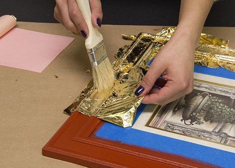 How to gild a frame with Royal Stencil Size and Gold Leaf Faux Gold Leaf, How To Paint Furniture, Leaf Projects, How To Clean Suede, Stencil Projects, Mirror Painting, Crafts Hacks, Modern Wallpaper, Classic Frame