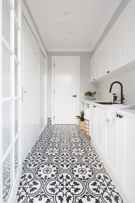 Hamptons Laundry Room Ideas, Hampton Floor Tiles, Hamptons Style Laundry Room, Hampton Style Tiles, Laundry Patterned Floor Tiles, Patterned Laundry Room Floor, Hampton Style Laundry, Laundry Tiles Floor, Queenslander Laundry