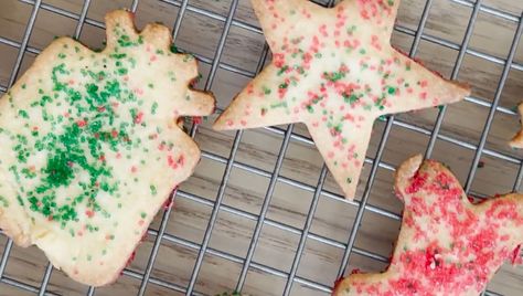 Daphne Oz Sugar Cookie Recipe, Daphne Oz Sugar Cookies, Daphne Oz Christmas Cookie Recipe, Daphne Oz Recipes, Dev D, Favorite Christmas Cookies, Christmas Sugar Cookie Recipe, Fruity Snacks, Daphne Oz