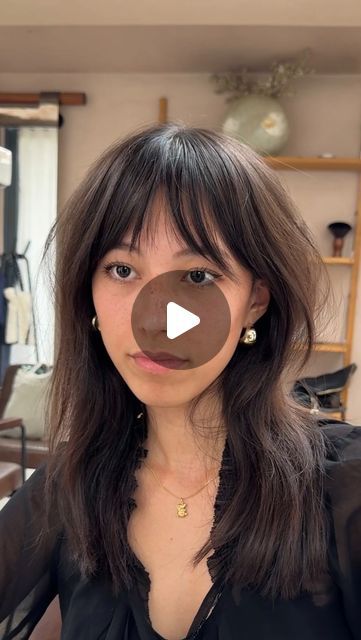 Jaiden Ogden on Instagram: "The softest fringe, versatile and easy to style   #hair #haircut #bangs #hairstyle" Fringes For Wavy Hair, Japan Bangs Hairstyle, Brow Length Bangs, Layered Haircut With Wispy Bangs, Dark Hair Curtain Bangs, Wispy Bangs Layered Hair, How To Cut Fringe Bangs, French Bangs Medium Hair, Japanese Side Bangs