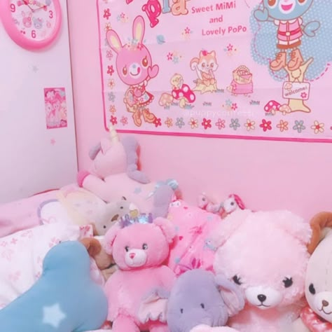 Kawaii Nursery, Jojifuku Room, Kawaii Bedding Roomtery, My Sweet Piano Plushies, Sanriocore Room Bed, Kawaii Bedding Pink, Pc Decoration, Lil Sister, Pink Life