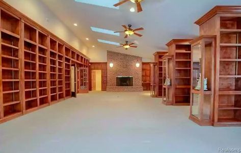 This $575K Michigan home has the library of a book lover's dreams Contemporary Mansion, Library Room, University Style, Home Library Design, Home Libraries, Secret Rooms, Library Design, California Homes, Home Library