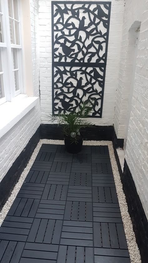 London Georgian house basement area decorative wall art with Ikea decking with white gravel 😁😁😁 Ikea Tiles Outdoor, Ikea Flooring Outdoor, Ikea Patio Flooring, Ikea Decking, Ikea Runnen Decking, Runnen Ikea Ideas, Runnen Floor Decking Ikea Hacks, Ikea Runnen, Ikea Outdoor Flooring