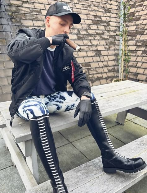 Gay Style, Skinhead Boots, Skinhead Fashion, Adam Style, Lycra Men, Gay Fashion, Queer Fashion, Men In Uniform, Leather Outfit