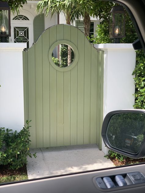 Garden Gate Design Ideas, Gate With Arch Entrance, Round Garden Gate, Gate Pillar Design Modern, Backyard Gate Arch, Fence With Arched Gate, Arched Wooden Gate, Secret Garden Door, Garden Entry