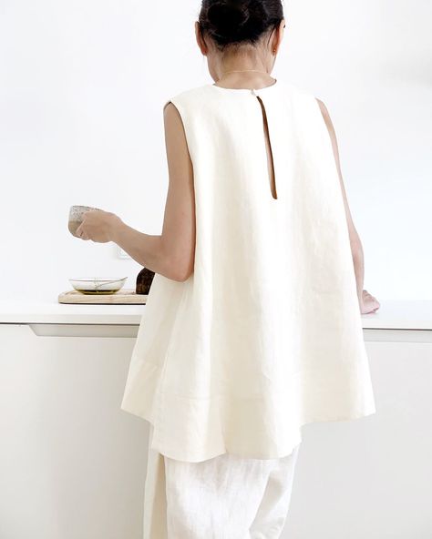 Silk Tunic Top, Linen Pajamas, Linen Fashion, Organic Style, Silk Tunic, Fashion Victim, Natural Style, Sleeveless Shirt, Minimalist Outfit