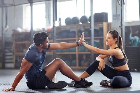 Gym Partner, Gym Photos, Partner Workout, Health Club, High Five, Healthy Fitness, Couple Portraits, Fitness Training, Fitness Goals