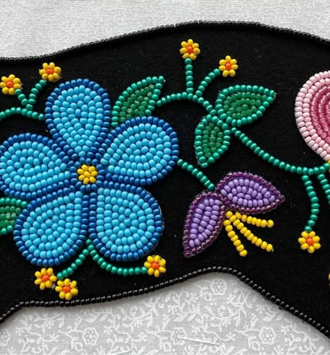 Metis Flower Patterns, Ojibwa Beadwork, Metis Beadwork Patterns, Christi Belcourt, Métis Beading, Metis Culture, Métis Beadwork, Metis Beading, Scissor Case Pattern