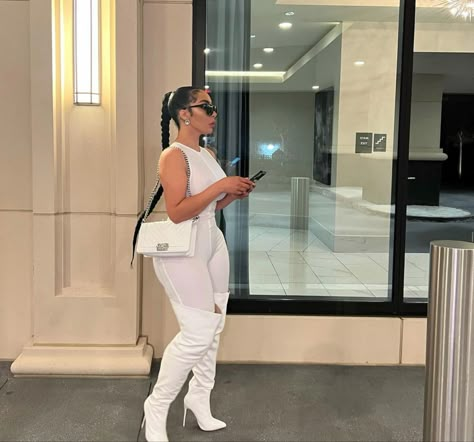 White Thigh High Boots Outfit, Jayda Wayda White Outfit, Trendy White Thigh High Boots, Jayda Wayda Moon Boots, Luxury White Knee-high Boots For Fall, Luxury Fitted White Knee-high Boots, Jayda Wayda Outfit, Bad And Boujee Outfits, Outfit Botas