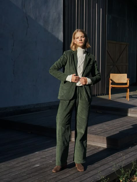 Women In Suits Aesthetic, Green Linen Suit, Green Suit Women, Bridesmaid Suits, Corduroy Suit, Aw 23, Masculine Style, Green Suit, Charlies Angels